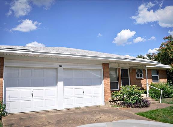 3rd image of 219 Camellia Cir