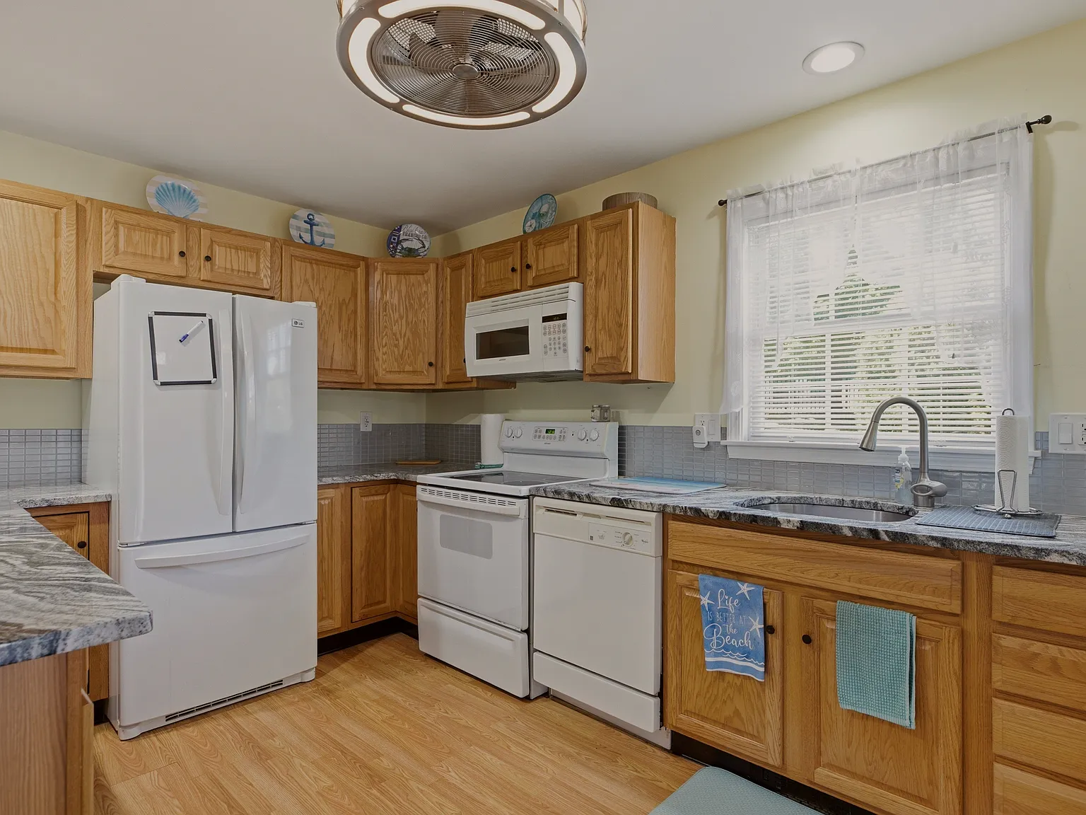 3 bed, 1120 sqft, $2,400 — Photo 4