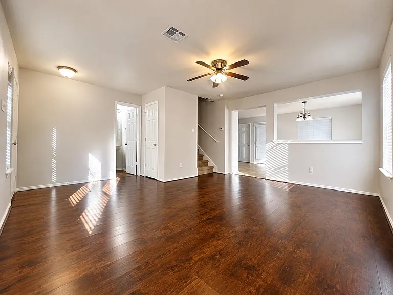 710 Alamo Plaza Dr — Photo 3