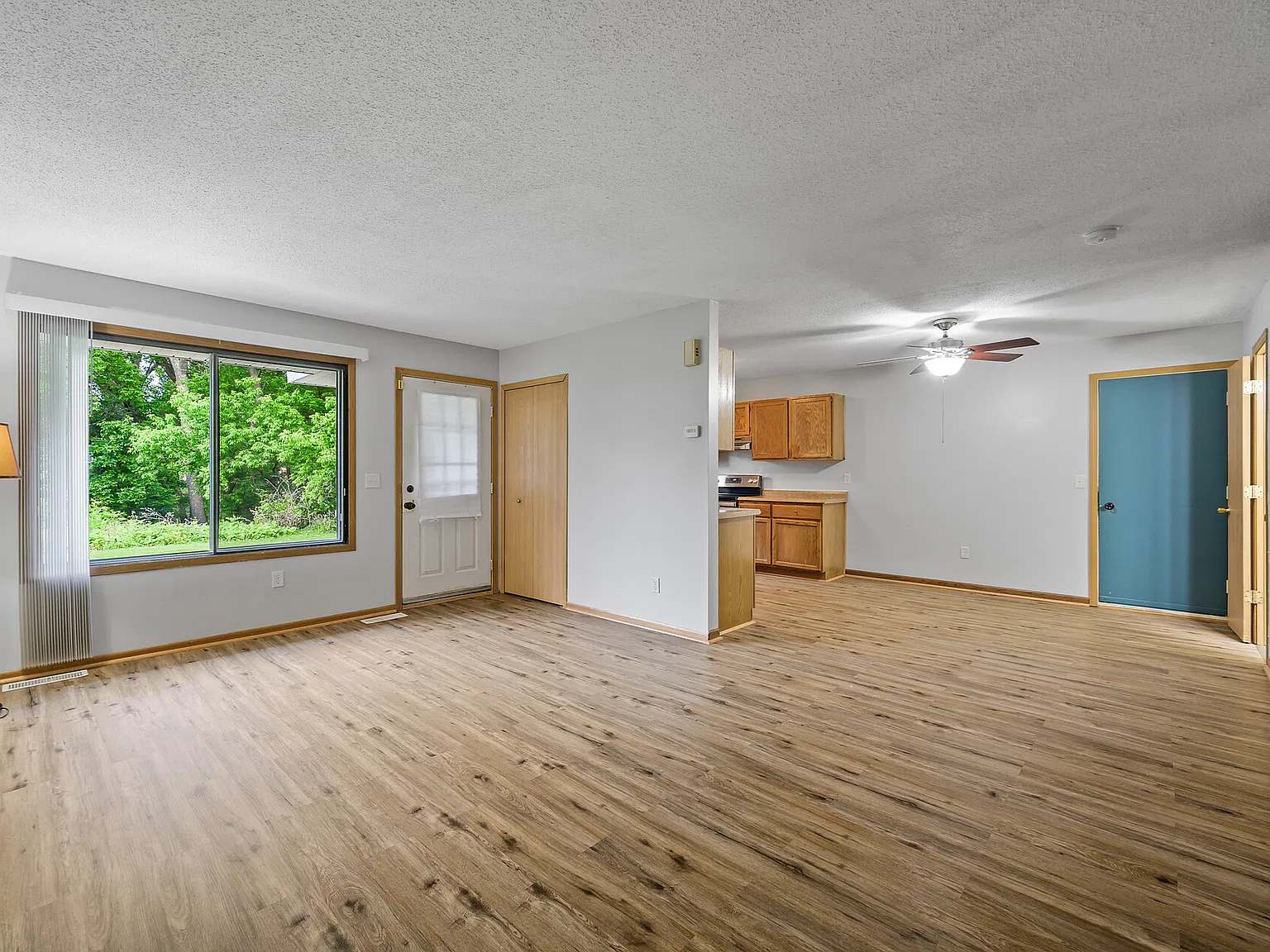 2 bed, 1.5 bath, 1100 sqft, $1,900 — Photo 1