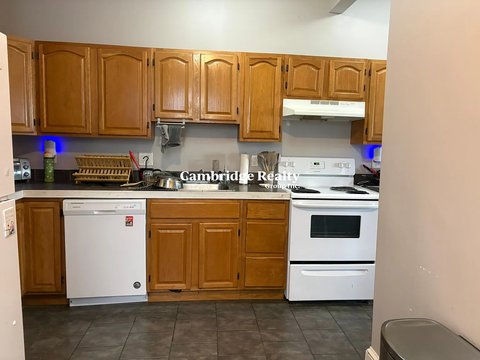 3 bed, 1.0 bath, $3,900 — Photo 3