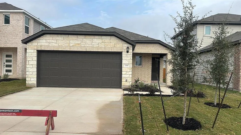 4 bed, 2.0 bath, 1637 sqft, $1,800 — Photo 1