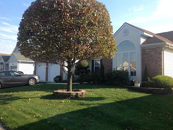 4th image of 85 Portsmouth Dr