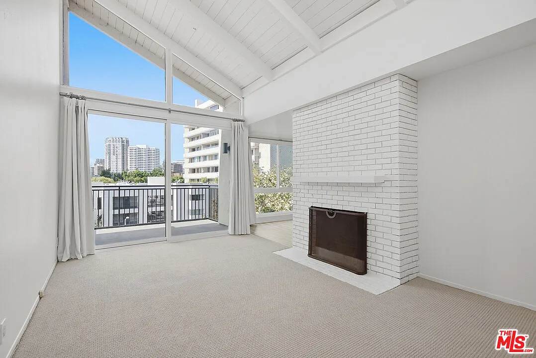 1 bed, 1.0 bath, 873 sqft, $3,600 — Photo 3