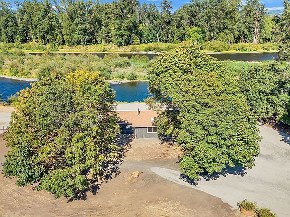 2nd image of 39601 Santiam Bluffs Rd NE