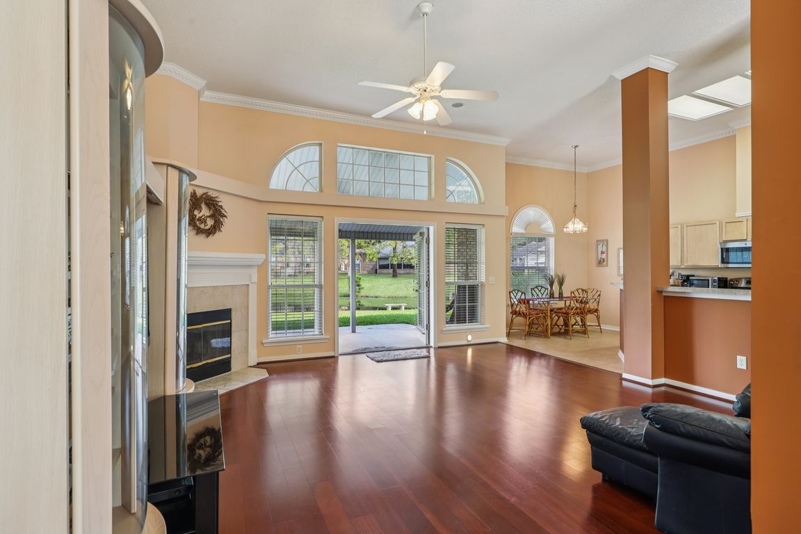 next background image