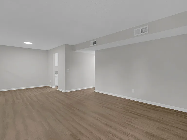 Capri Apartments — Photo 4
