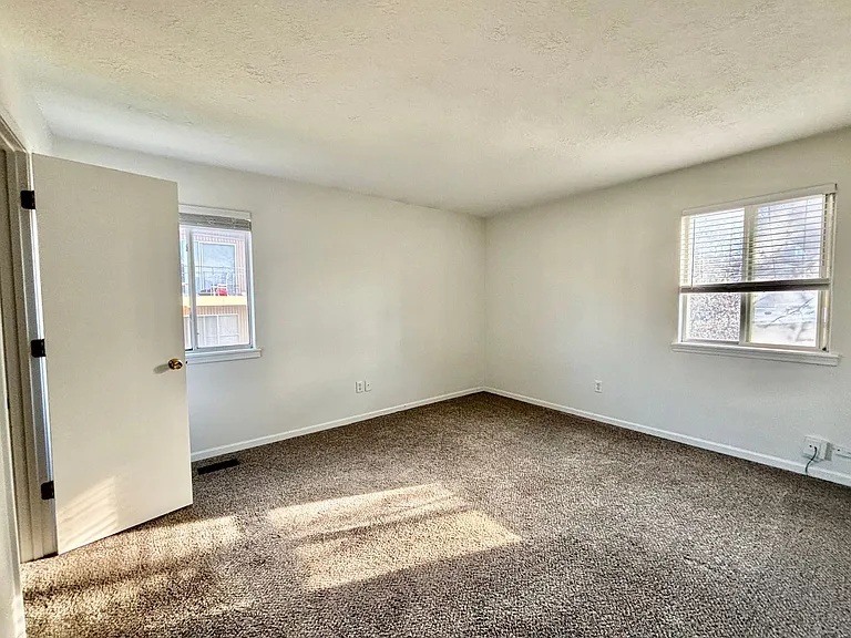 4420 Jarboe St — Photo 15