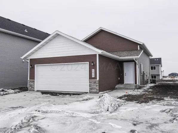 6820 Thomas St, Horace, ND 58047