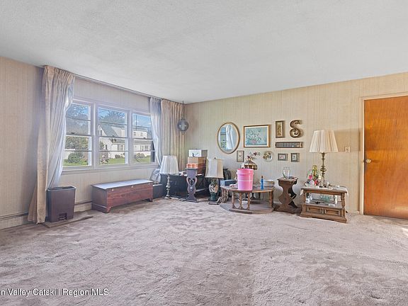 3rd image of 39 Wallkill Avenue