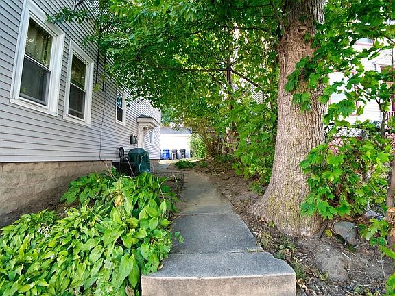 4th image of 1043 Main St