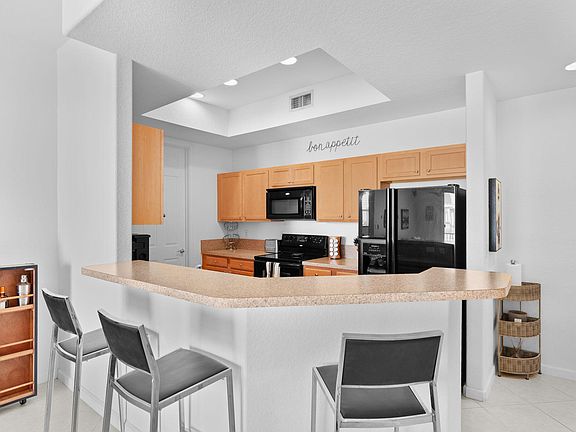 5th image of 10520 SW Stephanie Way SW #2-203
