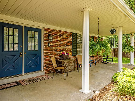 3rd image of 10933 Williamsburg Ct
