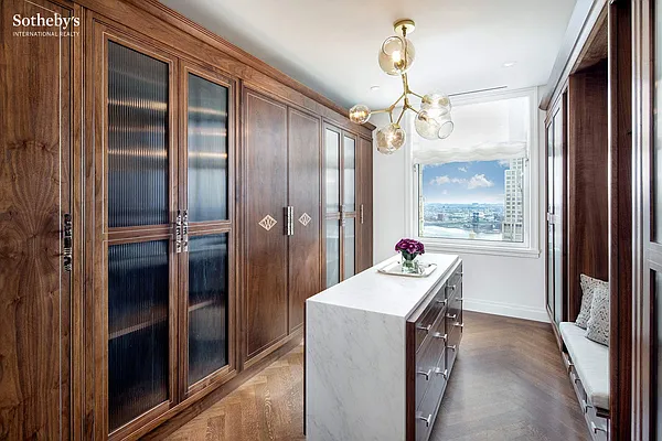 Sold by Sotheby's International Realty | media 31