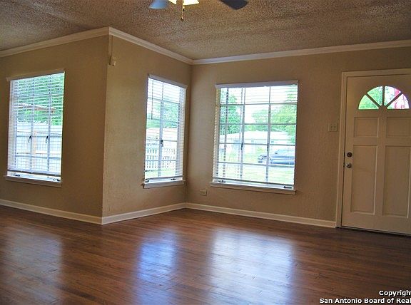 5th image of 338 Karen Ln