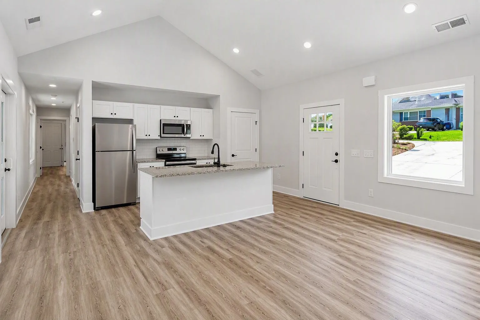 2 bed, 1037 sqft, $1,725 — Photo 3