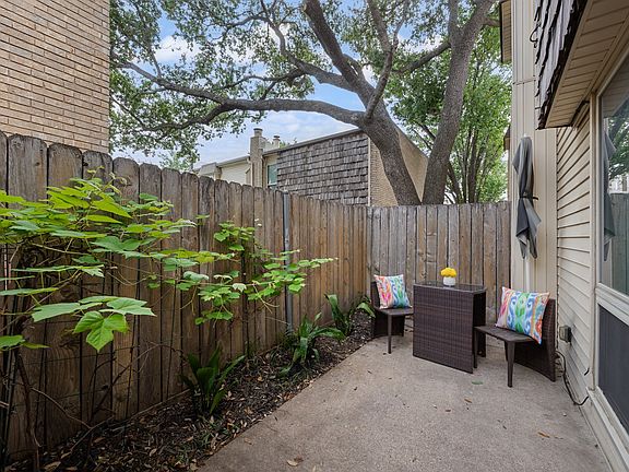 3rd image of 2710 Douglas Ave APT 108