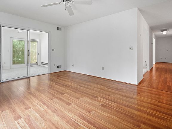 5th image of 220 Cloverdale Dr #1000