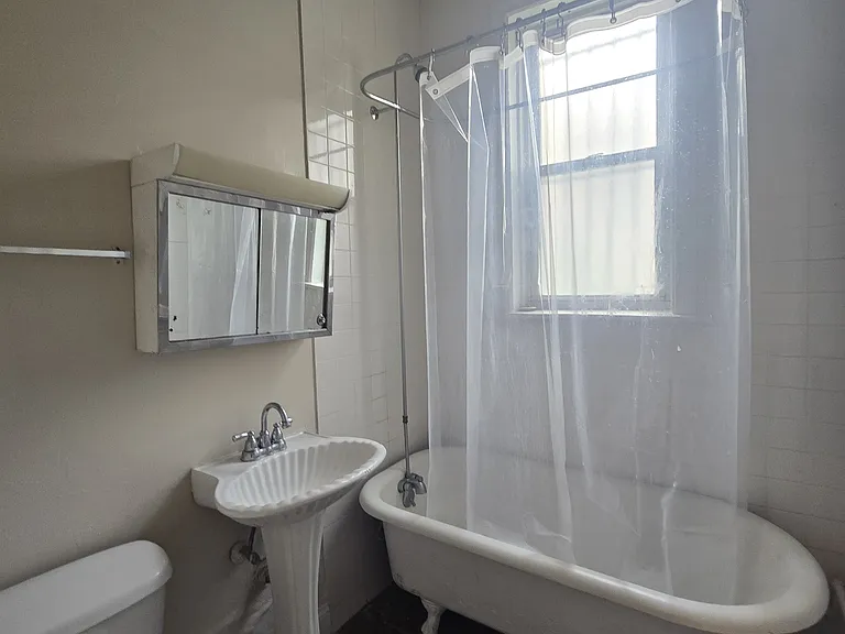 4871 N Magnolia Ave #2 — Photo 4