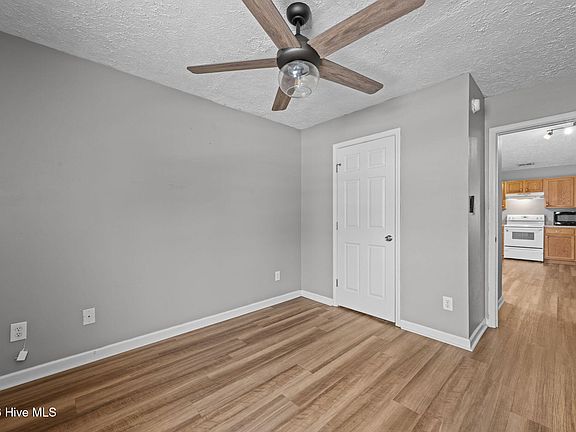 4th image of 121 Oakley Drive