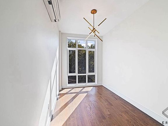 4th image of 97 Varet St #3Q