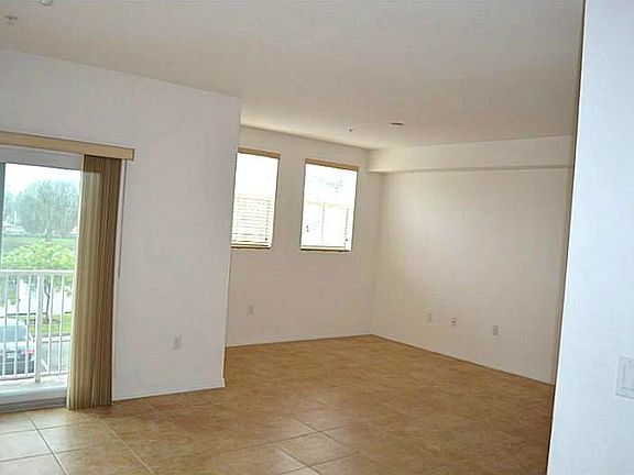 5th image of 10870 NW 88th Ter Unit 205