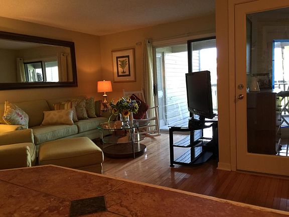 5th image of 1635 Live Oak Park