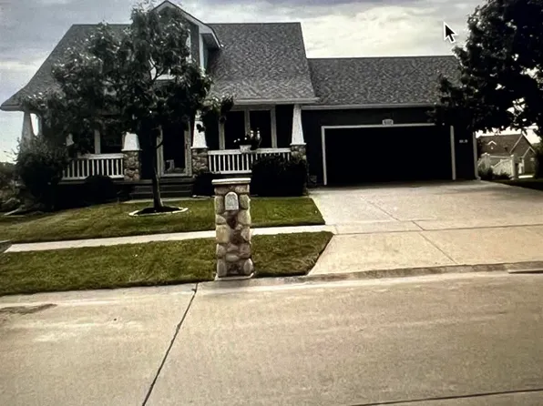 4137 Taneil Dr, Manhattan, KS 66502