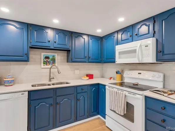 2868 S Heather Gardens Way Bldg 250 #209, Aurora, CO 80014