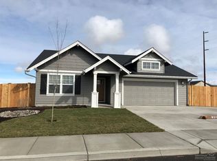 411 NE Oak Ave, Redmond, OR 97756