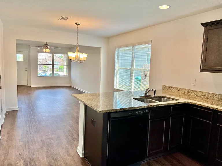 16406 Waterbury Ln — Photo 5