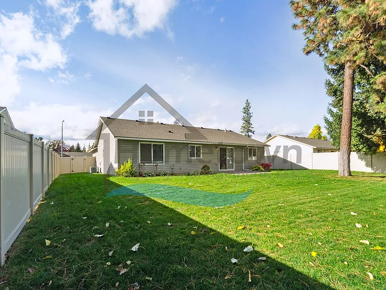 7358 N Aaron St — Photo 36