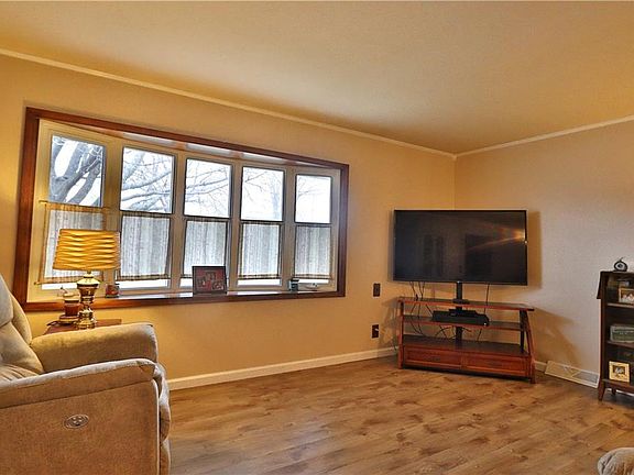 4th image of 791 Walnut Dr