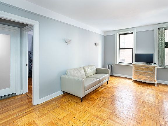 3rd image of 825 Walton Ave APT 1H