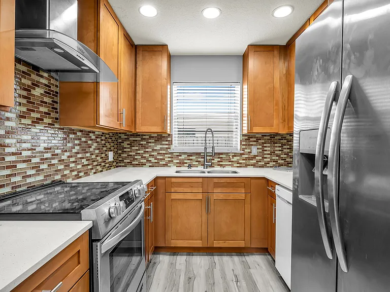 23073 SW 56th Ave — Photo 19