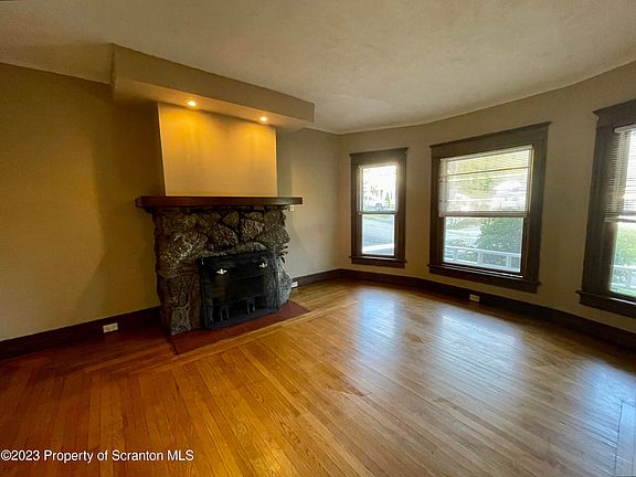 5th image of 121 Burcher Ave