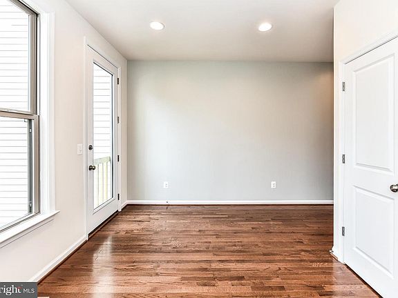 4th image of 42420 Dogwood Glen Sq