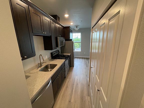 5th image of 223 N J St APT 408