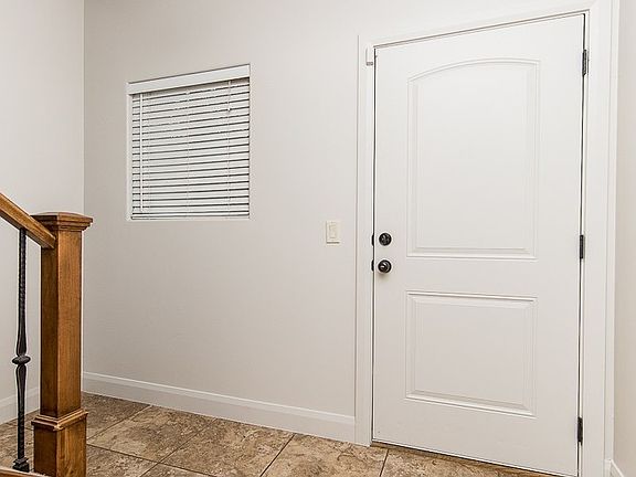 4th image of 370 W Buena Vis #101
