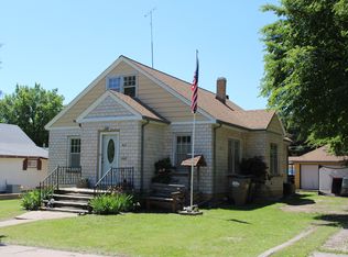 465 W 2nd St, Hoisington, KS 67544