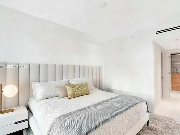 9901 W Bay Harbor Dr #401 — Photo 5