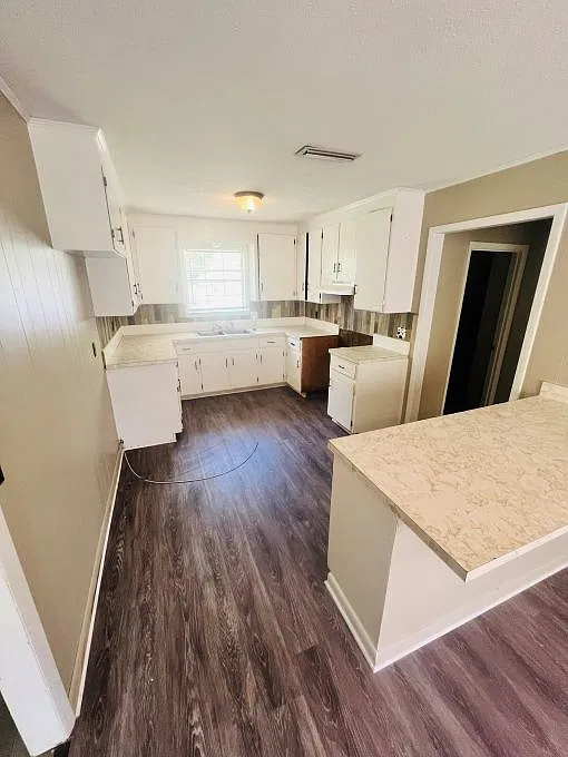 4 bed, 1.5 bath, $1,150 — Photo 2