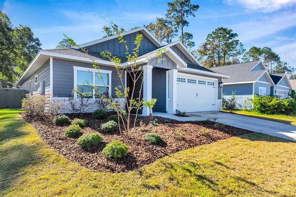 4 bed, 3.0 bath, 2029 sqft, $3,100 — Photo 3