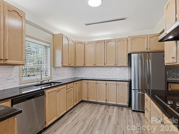 5th image of 8128 Cane Pointe Ln