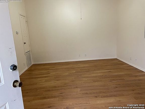 5th image of 14529 Clovelly Wood