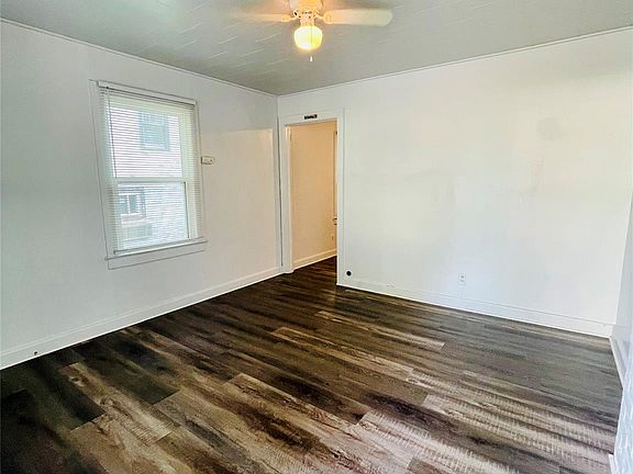 5th image of 511-513 N Elm St #515