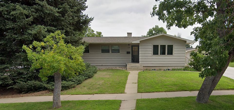 1st image of 130 Wedgewood Dr