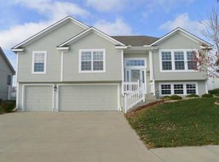 2106 NW Sycamore Ln, Grain Valley, MO 64029