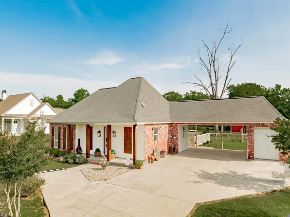 8918 Singleton Rd, Port Allen, LA 70767