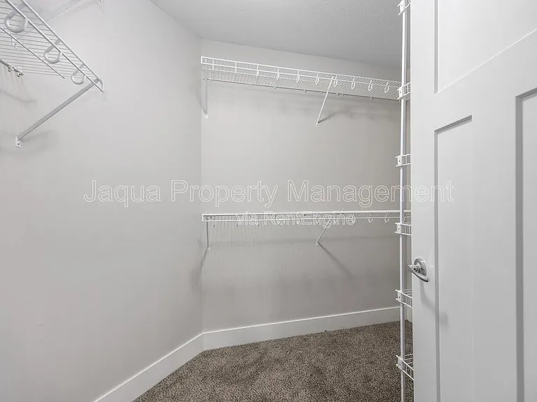 1368 S Village Cir — Photo 15
